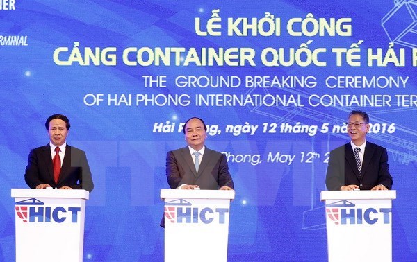 Le PM lance la construction du port international a conteneurs de Hai Phong hinh anh 1
