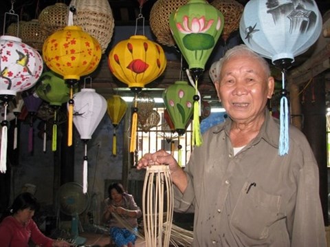 Le pionnier de l’artisanat des lampions a Hoi An hinh anh 1
