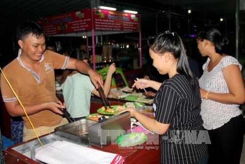 Le marche de nuit de Phan Thiet, nouveau produit touristique de Binh Thuan hinh anh 1