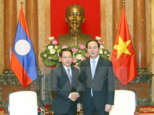 Des dirigeants vietnamiens recoivent le ministre laotien des Affaires etrangeres hinh anh 2
