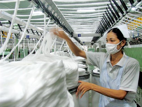 Exportations textiles: legere hausse de 6 % en 5 mois hinh anh 1