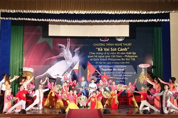 Celebration des 40 ans des relations Vietnam-Philippines hinh anh 1