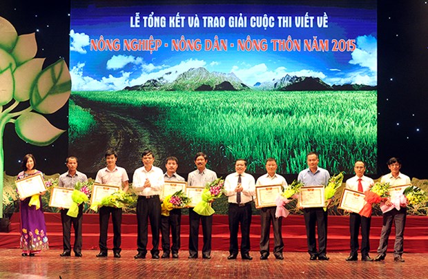 Remise des Prix du concours d’ecriture sur l’agriculture, les agriculteurs et la ruralite hinh anh 2