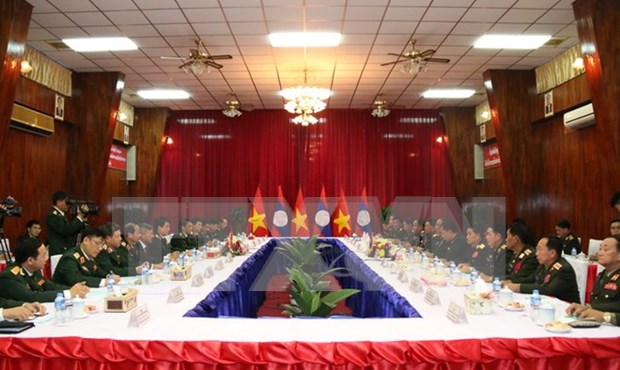 Des dirigeants laotiens apprecient la cooperation militaire avec le Vietnam hinh anh 2