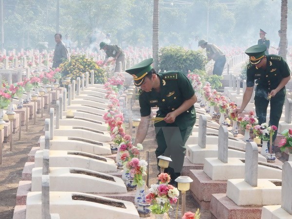 Poursuite des recherches des restes des soldats volontaires tombes au Cambodge hinh anh 1
