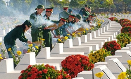 Des Vietnamiens en Ukraine soutiennent la construction du memorial des martyrs de Gac Ma hinh anh 1
