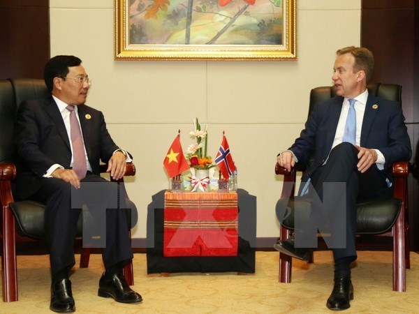 Pham Binh Minh rencontre des chefs de la diplomatie norvegienne, neo-zelandaise et canadienne. hinh anh 1