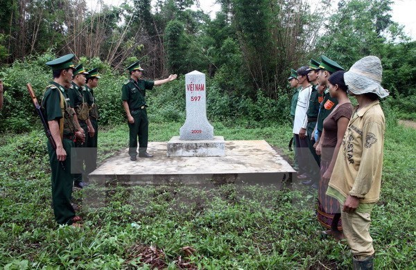 Resultats notables dans la densification des bornes frontalieres Vietnam-Laos hinh anh 1