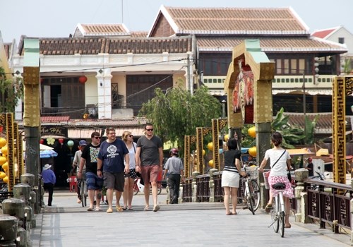 Quang Nam: Un service de soutien 24/24 aux touristes hinh anh 1