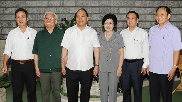 Le PM rencontre les responsables de l’Association des Anciens jeunes volontaires du Vietnam hinh anh 1