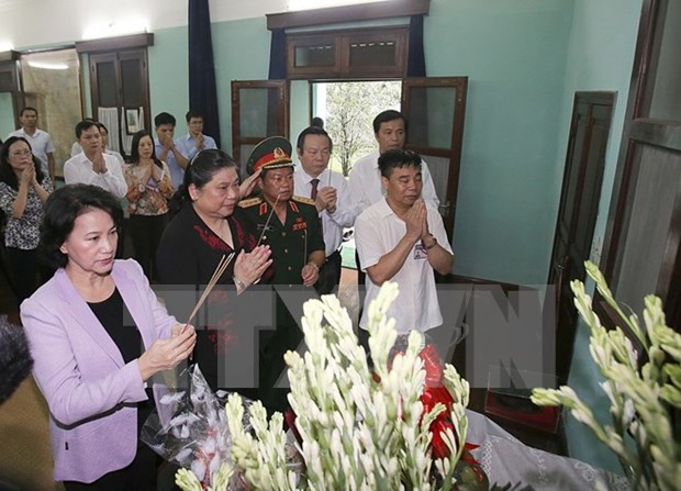 La presidente de l’AN rend hommage au President Ho Chi Minh hinh anh 1