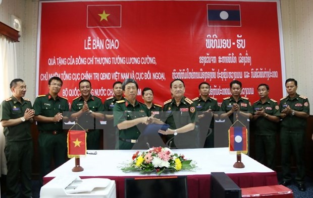 Le Vietnam soutient l’Armee populaire du Laos dans sa modernisation hinh anh 1