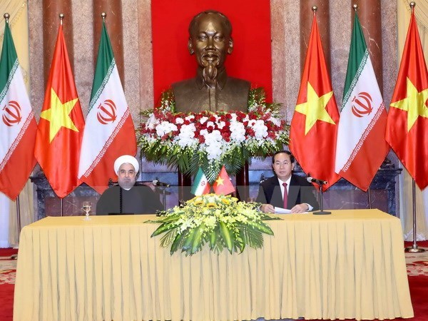 Le president iranien termine sa visite d'Etat au Vietnam hinh anh 1