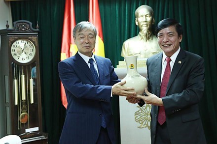 La Confederation syndicale internationale soutient les syndicats du Vietnam hinh anh 1