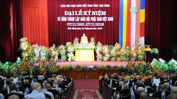 Le 35e anniversaire de l’Eglise bouddhique du Vietnam celebre dans l’ensemble du pays hinh anh 2