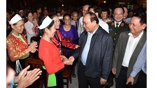 Le PM Nguyen Xuan Phuc a la Fete de grande union nationale a Hoa Binh hinh anh 1
