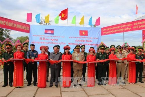 Vietnam-Cambodge: echange entre des provinces frontalieres hinh anh 2