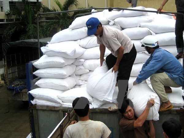 Tet : le gouvernement remet plus de 10.400 tonnes de riz a 12 localites hinh anh 1