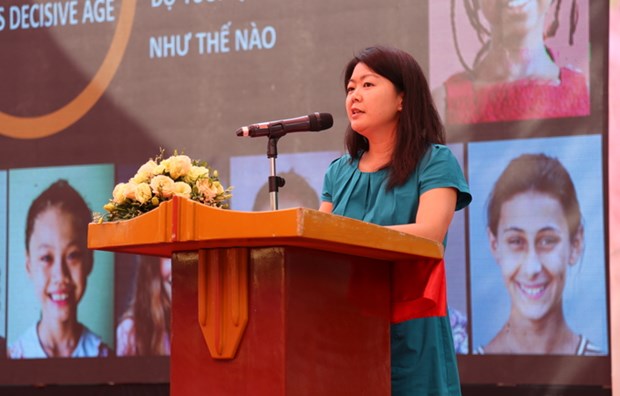 La representante en chef adjointe du FNUAP au Vietnam a l’honneur hinh anh 1