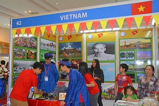 Des eleves vietnamiens au Festival international culturel et linguistique au Cambodge hinh anh 1