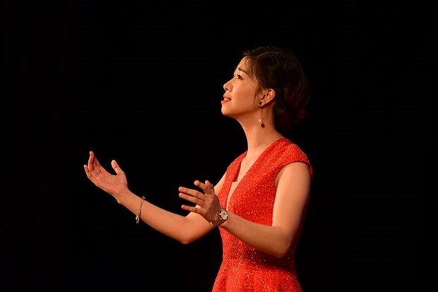 Une chanteuse vietnamienne brille au concours international 