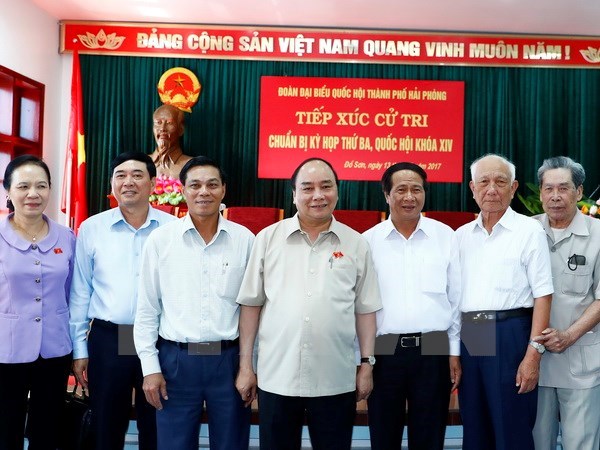 Le Premier ministre Nguyen Xuan Phuc rencontre l'electorat de Hai Phong hinh anh 1