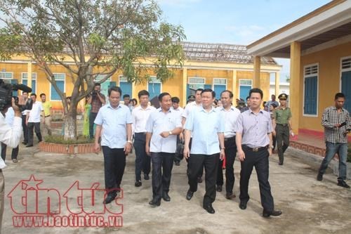 Typhon Doksuri : Vuong Dinh Hue offre des cadeaux a des sinistres de Ha Tinh hinh anh 1