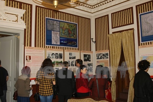 Exposition photographique et seminaire sur le President Ho Chi Minh en Bulgarie hinh anh 1
