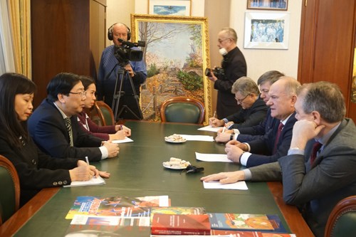 Le diplomate vietnamien rencontre des dirigeants du KPRF de Russie hinh anh 1