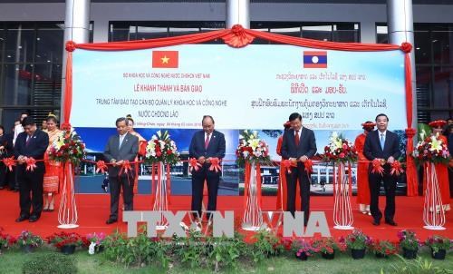Laos : inauguration d'un centre de formation construit avec l'aide du Vietnam hinh anh 1