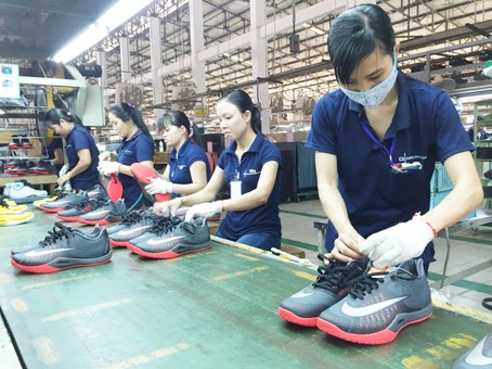 Bond des exportations de chaussures et sandales en janvier hinh anh 1