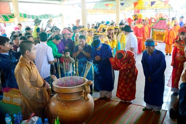 Des milliers de personnes au festival Nghinh Ong a Bac Lieu hinh anh 1
