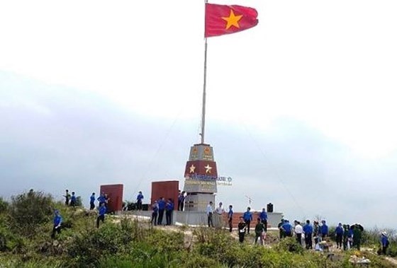 Installation d’une tour a drapeau dans la province de Quang Binh hinh anh 1