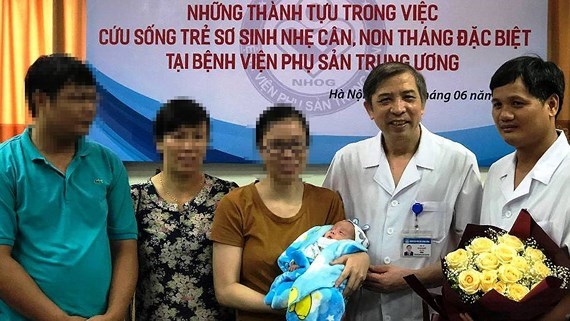Le Vietnam reussit a nourrir un nouveau-ne extremement premature hinh anh 1