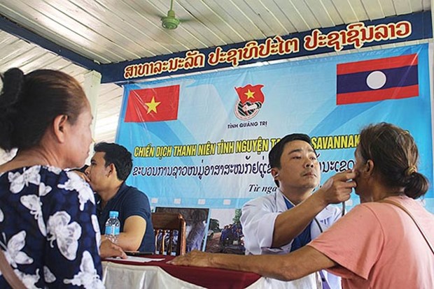Campagne de soins au Laos pour les jeunes medecins de Quang Tri hinh anh 1