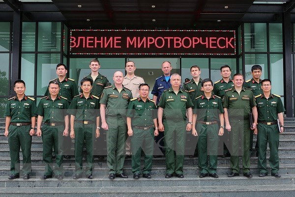 Maintien de la paix : ameliorer la cooperation entre le Vietnam et la Russie hinh anh 1