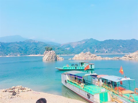 Cooperation efficace pour le developpement touristique autour du lac de Hoa Binh hinh anh 1