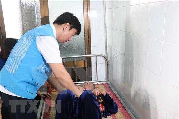 Traitement medical gratuit par des medecins coreens pour des habitants de Quang Ngai hinh anh 1