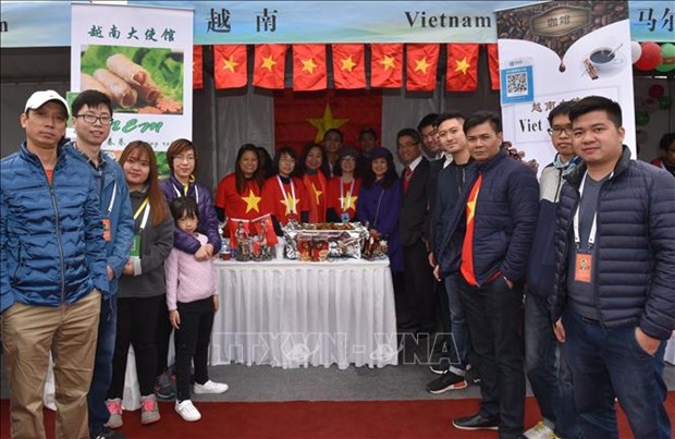 Le Vietnam participe a la Foire caritative internationale Bazaar a Pekin hinh anh 2