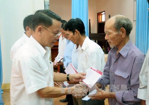 La VNA offre des cadeaux aux familles meritantes de Quang Tri hinh anh 1