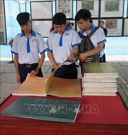 Exposition « Hoang Sa, Truong Sa du Vietnam - Preuves historiques et juridiques » a Bac Lieu hinh anh 1