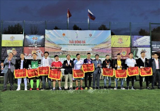 Un tournoi de football des Vietnamiens en Russie hinh anh 2