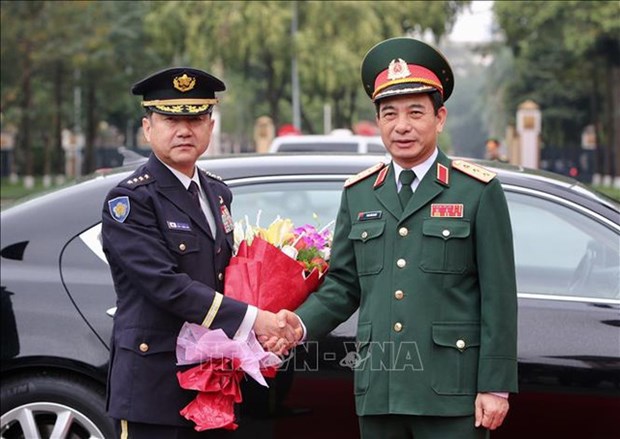 Le Vietnam et le Japon promeuvent leur cooperation dans la defense hinh anh 1