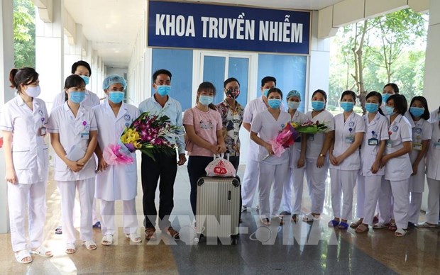 Le 10e cas de COVID-19 traite a Ninh Binh est sorti de l'hopital hinh anh 1