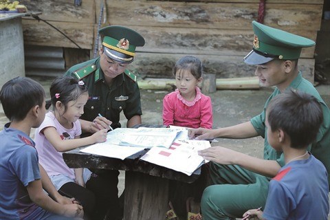 Les jeunes militaires œuvrent pour la Nouvelle ruralite hinh anh 3