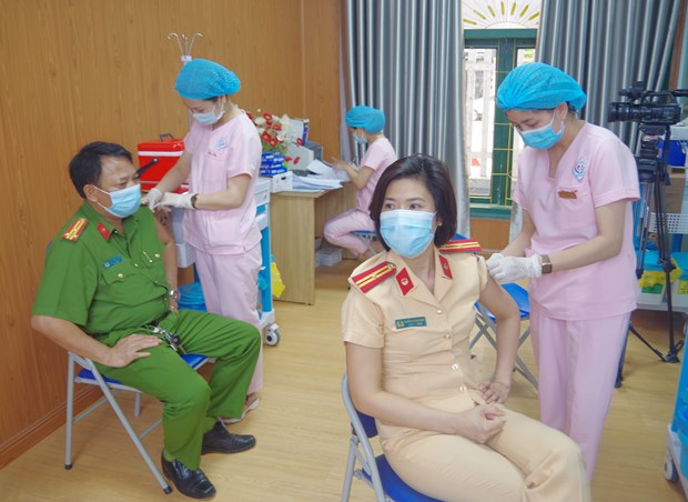Covid-19 : securite maximale pour la campagne de vaccination deployee au Vietnam hinh anh 1