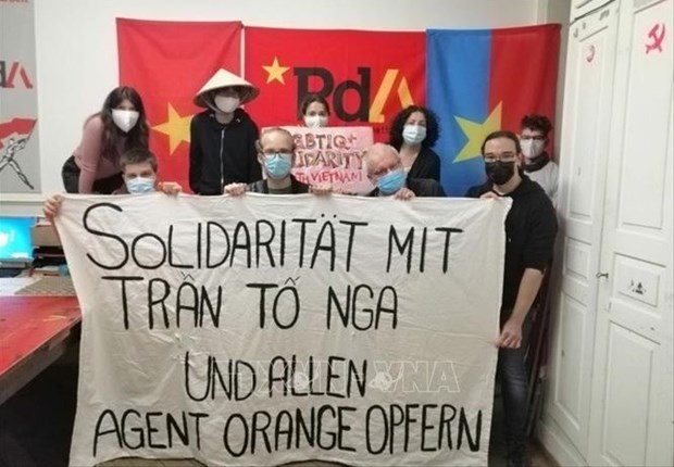 Le Parti suisse du travail soutient les victimes de l'agent orange/dioxine du Vietnam hinh anh 1