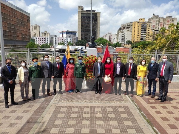 Celebration du 131e anniversaire de la naissance du President Ho Chi Minh a l’etranger hinh anh 3