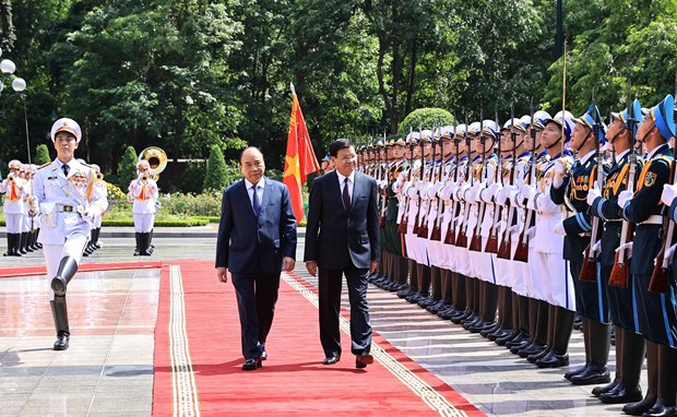 Ceremonie d’accueil du SG du Parti et president du Laos en visite d’amitie officielle au Vietnam hinh anh 1