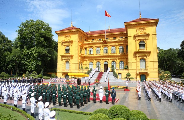 Ceremonie d’accueil du SG du Parti et president du Laos en visite d’amitie officielle au Vietnam hinh anh 2